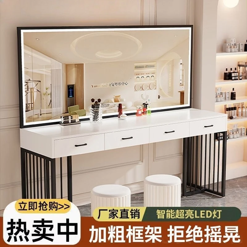 モダンなスタジオ用ドレッシングテーブル（ランプ付き）ブライダ - Beauty And Makeup Studio のレビューと価格