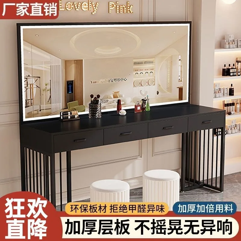 モダンなスタジオ用ドレッシングテーブル（ランプ付き）ブライダ - Beauty And Makeup Studio のレビューと価格