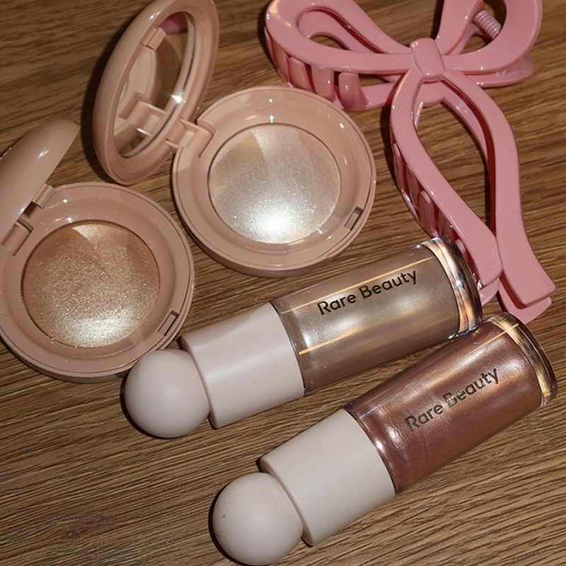 レアビューティー ハイグロス ボディハイライト マットパウダ - Body Shimmer Lotion のレビューと価格