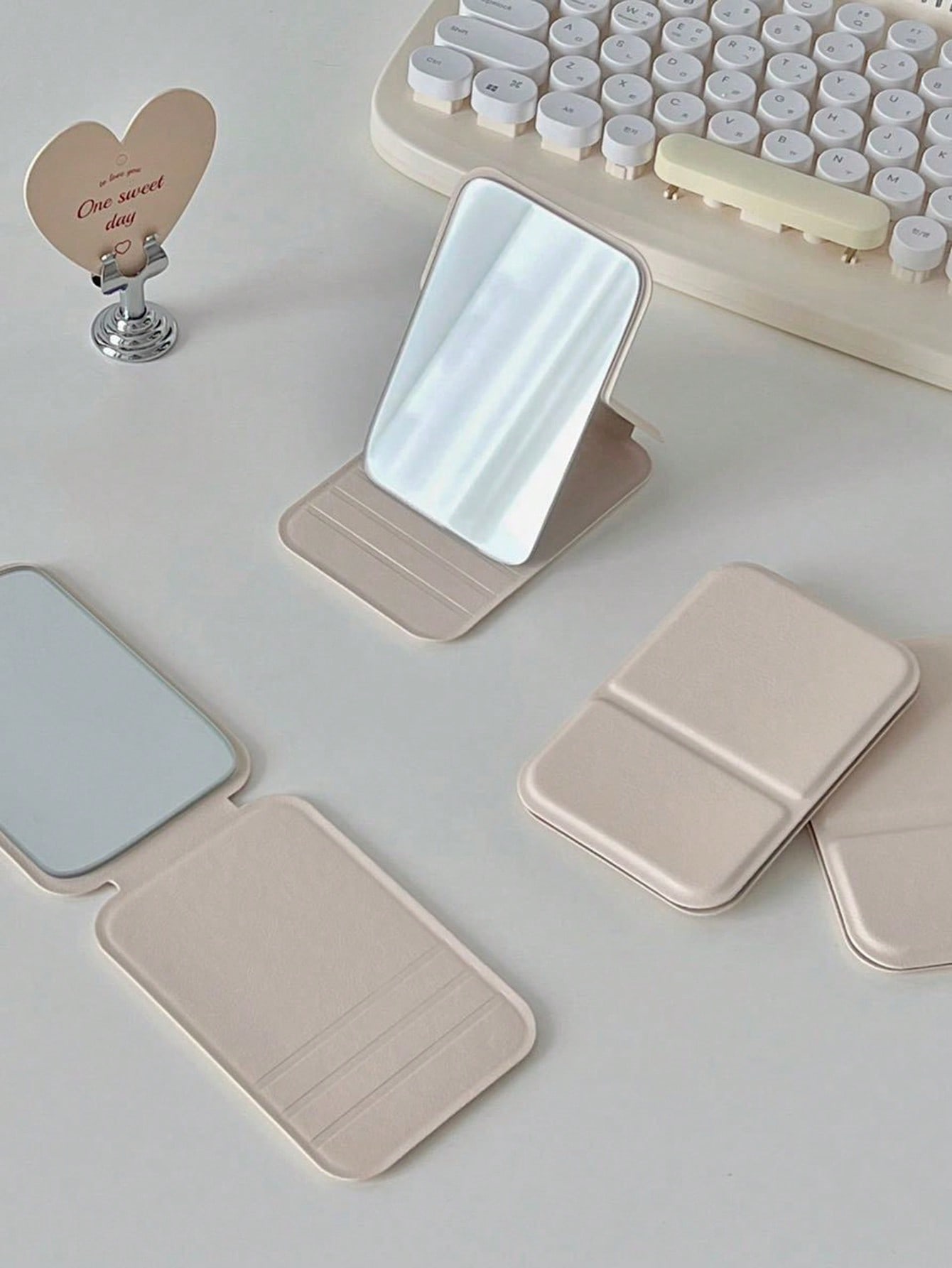 携帯用折りたたみミニメイクアップミラーセット 1/5個入り  - Beauty Of Makeup のレビューと価格